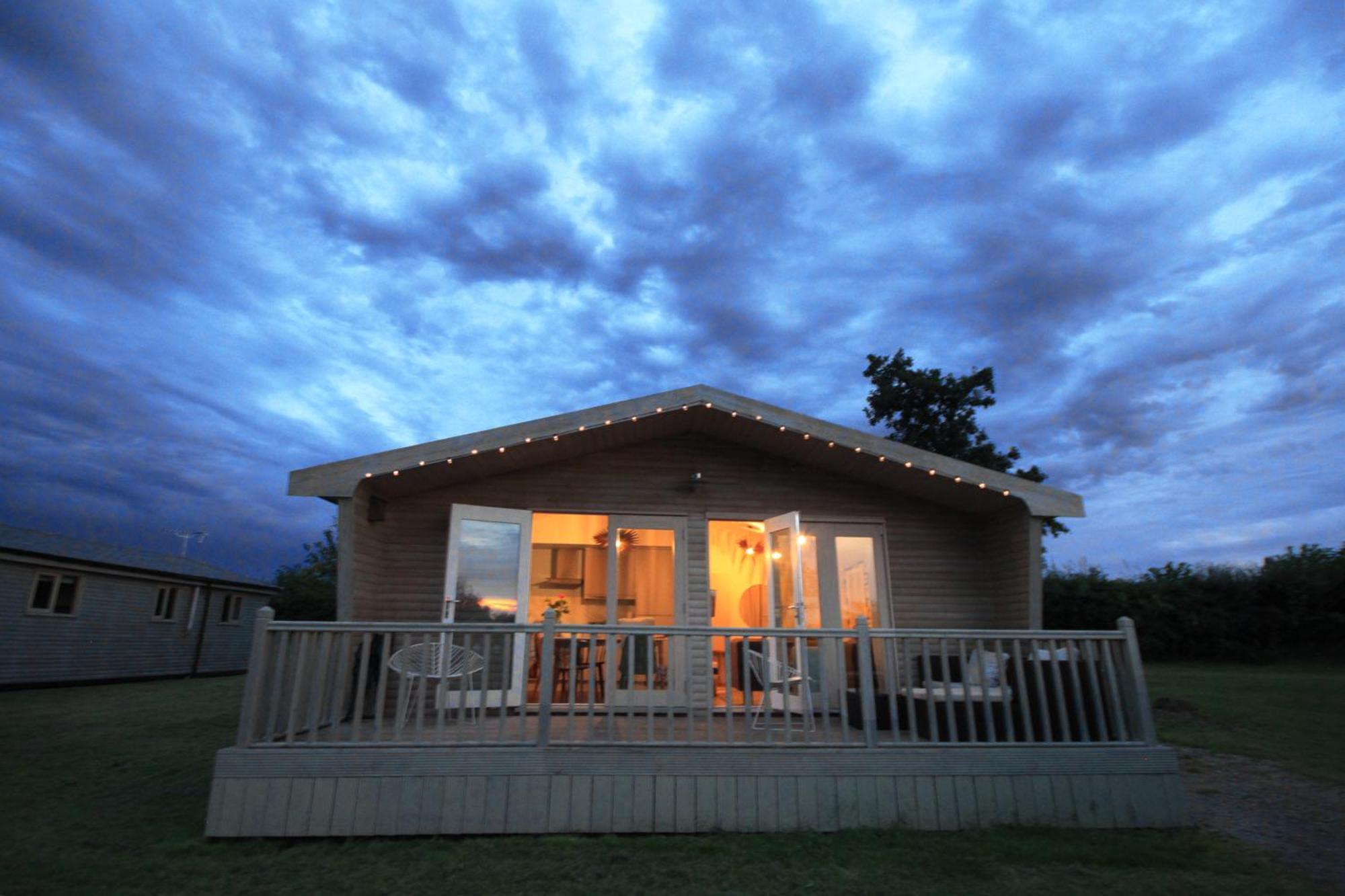 Woodpecker Lodge - Brook Meadow - Sleeps 4 Plus 2 - No Pets มาร์เก็ตฮาร์เบรอ ภายนอก รูปภาพ